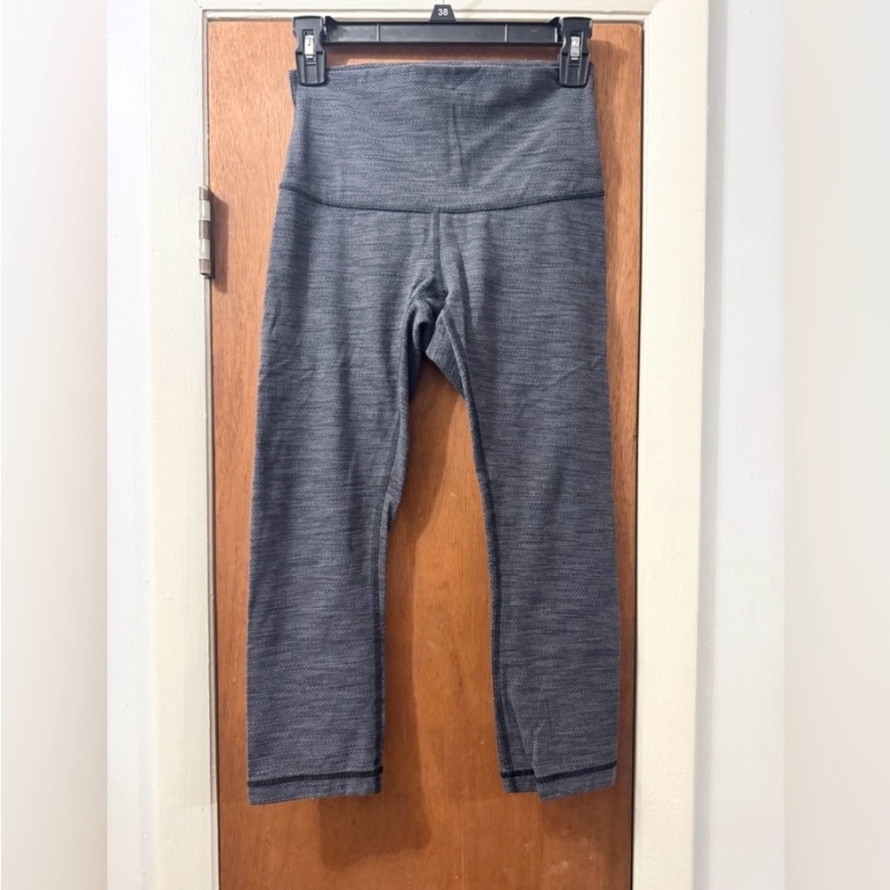 LILULEMON Ladies Black Heather (Charcoal) Leggings Great Condition Size 6
